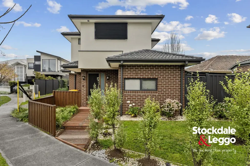 Hadfield 2chambre Street Frontage Beauty
