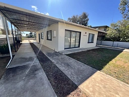 32 Lakeview Avenue, Sunset Strip