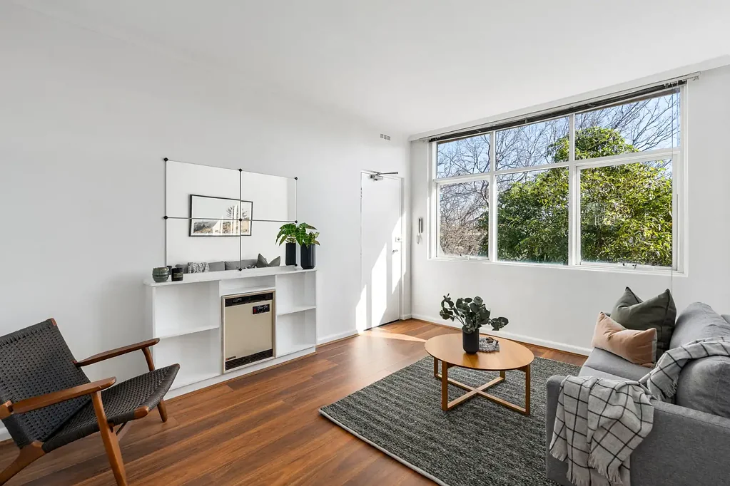 Light-Filled Immaculate Apartment in St Kilda East