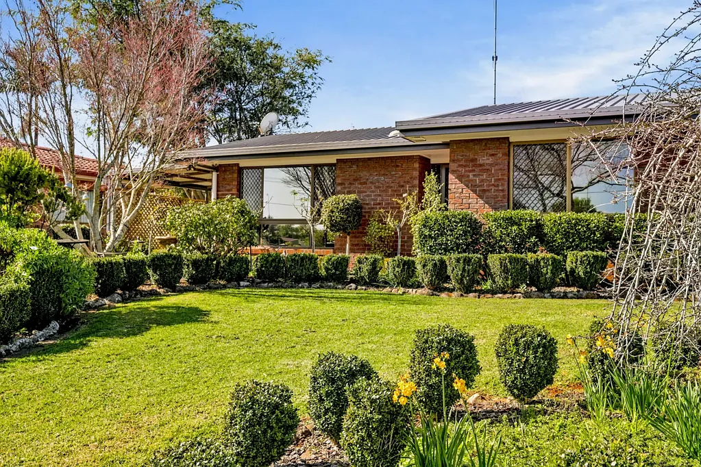 Quiet Cul-De-Sac Living with Established Gardens