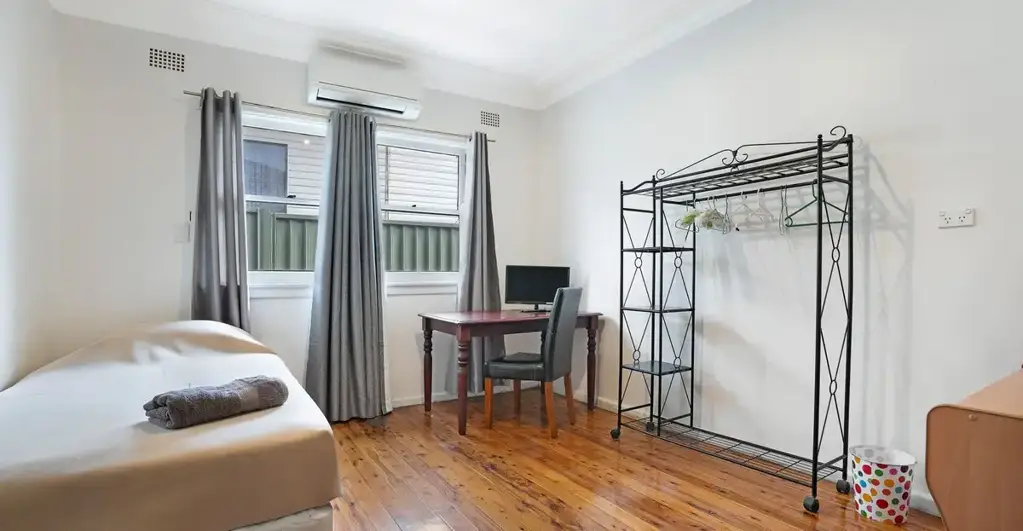 Affordable and Convenient Room for rent in Cringila - Available Now!