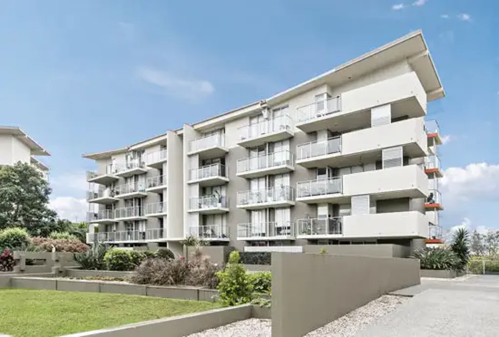 Within Treetop Shopping Centre - 2brm 2bath 1 Carpark