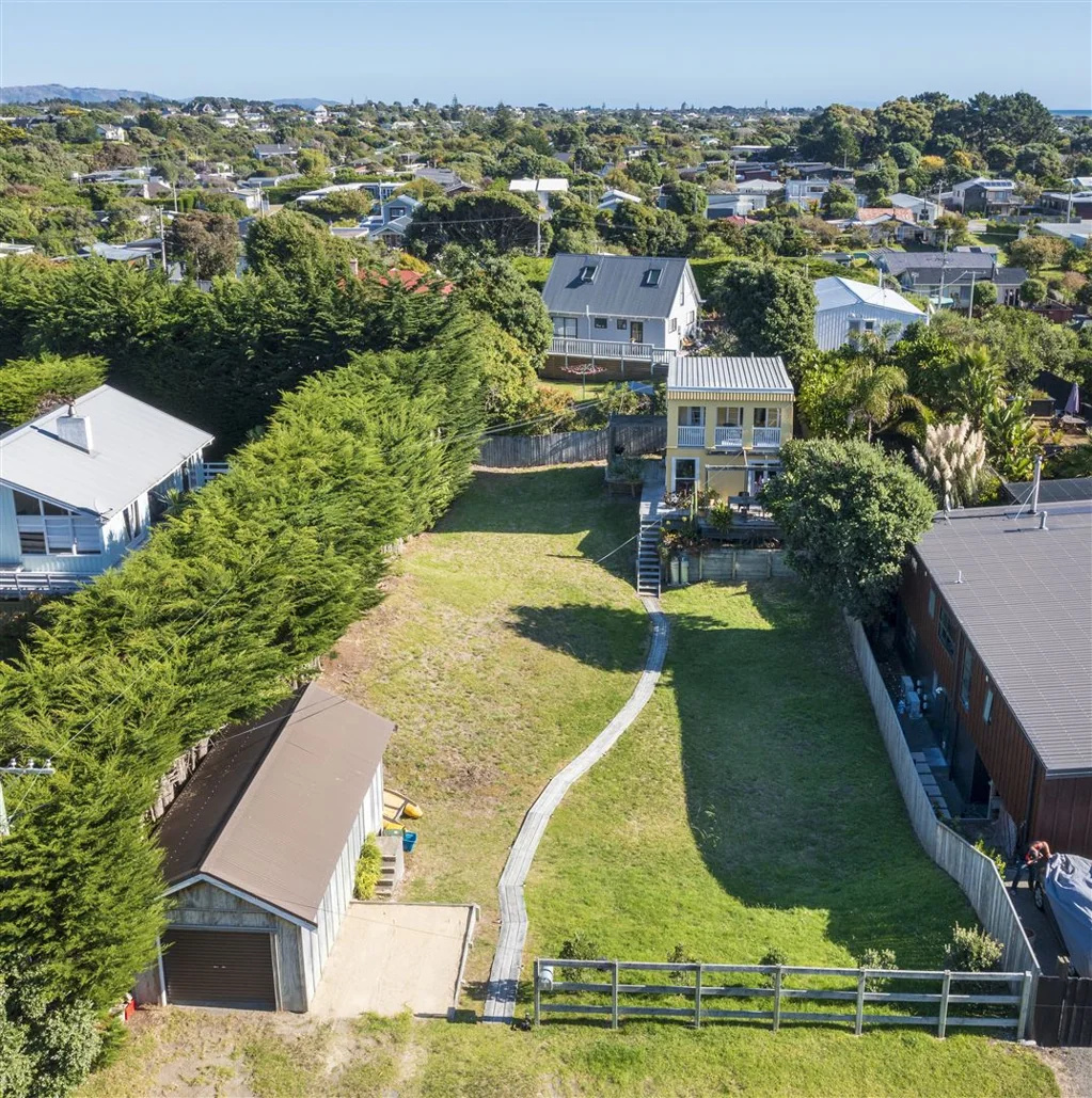28 Hona Street, Waikanae Beach, Wellington