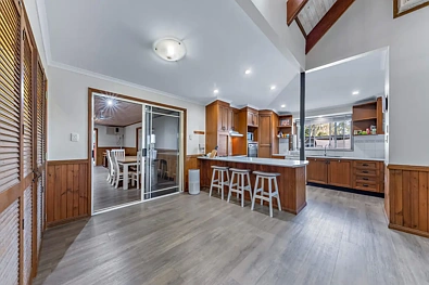 9 Riverview Drive, Mount Julian, QLD 4800, 8 Schlafzimmer, 3 Badezimmer, House