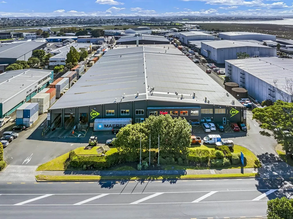 Avondale SIMPLY SUPERB DISTRIBUTION / STORAGE OPPORTUNITY