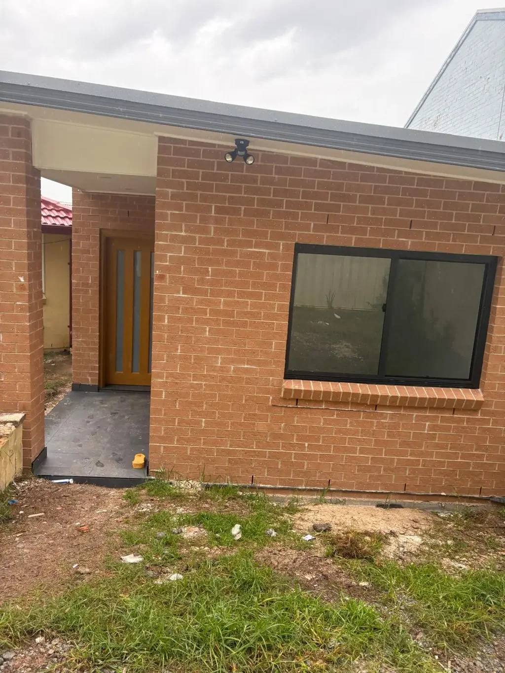 Modern 2-Bedroom Flat in Rosemeadow