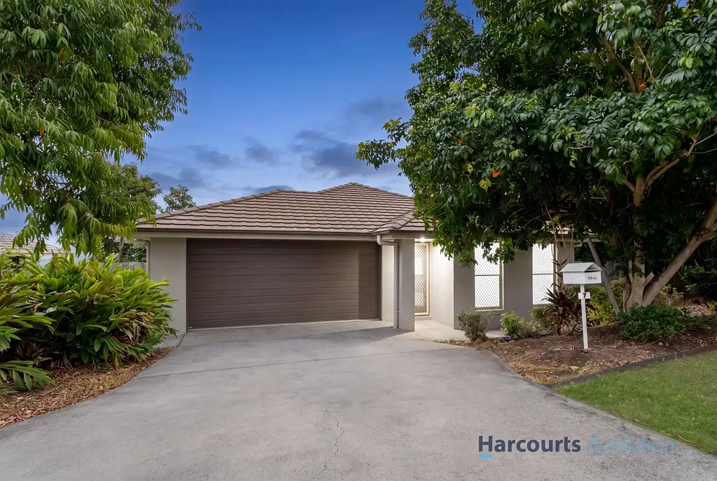 Beaudesert 4房 现代家庭生活，坐拥秀丽山景 - 卓越投资机会 Modern Family Living with Scenic Mountain Views - Exceptional Investment Opportunity