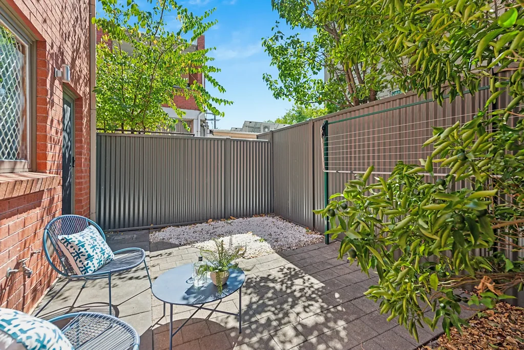 Adelaide 3બેડરૂમ Solid brick Charming Urban Oasis in the Heart of Adelaide with decent size backyard