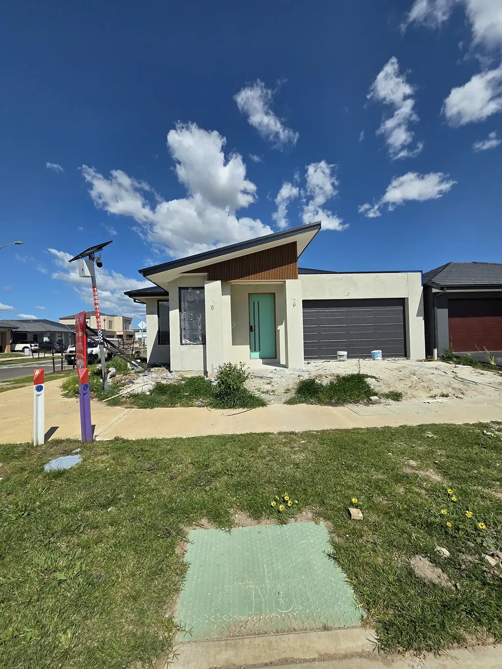 Berwick 4房 尊贵Stockland Minta Estate 东南高端郊区分层住宅 即付5%首付 节省印花税 首次购房者新房保证 2025年4月交付 2.7m高顶 900mm不锈钢厨电 石材台面 冷暖空调 户外瓷砖 园林绿化 围栏 混凝土浇筑 邮箱晾衣绳 尽享优质生活！ PRICE REDUCED!!!! Near Completion Home for Sale in Minta Estate Berwick