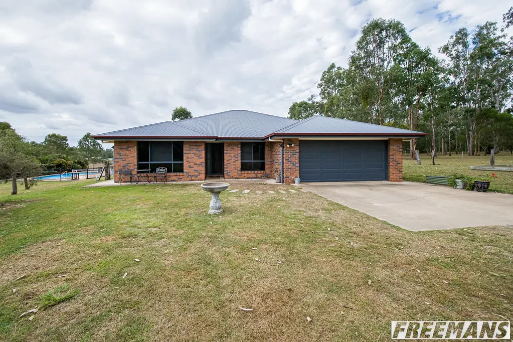 Nanango 4房 品质 acreage 生活 - 如此靠近城镇 Quality Acreage Living - So Close to Town