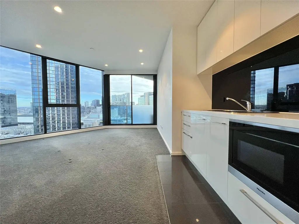 Beautiful 2 Bedroom Unit with A Car Park!