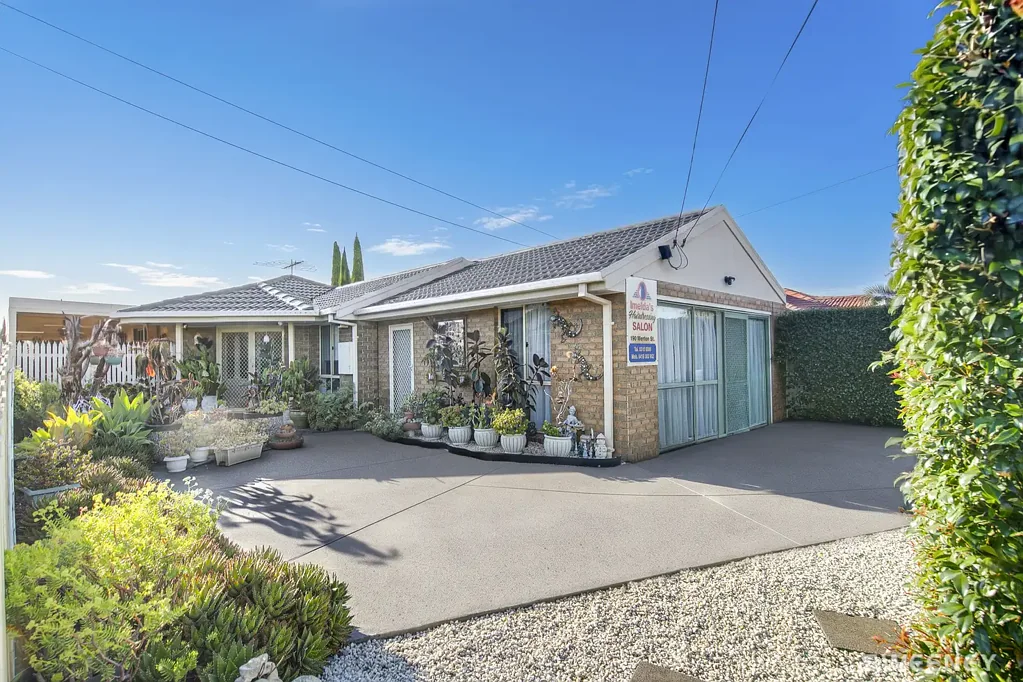 Altona Meadows 4ਬੈੱਡਰੂਮ An Exceptional Opportunity -RUN YOUR BUSINESS FROM HOME