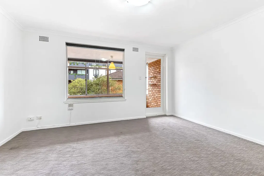 One Bedroom Unit in Convenient Location