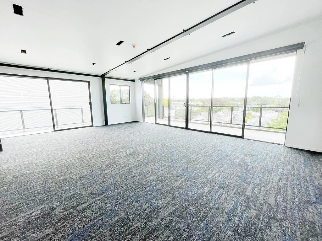 Ellerslie  Affordable Office with Balcony in Ellerslie