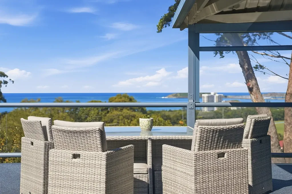Coffs Harbour 4房  Elevated Coastal Outlooks With Endless Potential
