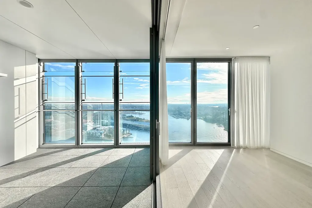 DARLING HARBOUR VIEW & EXTRA STUDY & HARBOUR BRIDGE VIEW & PREMIUM LOCATION