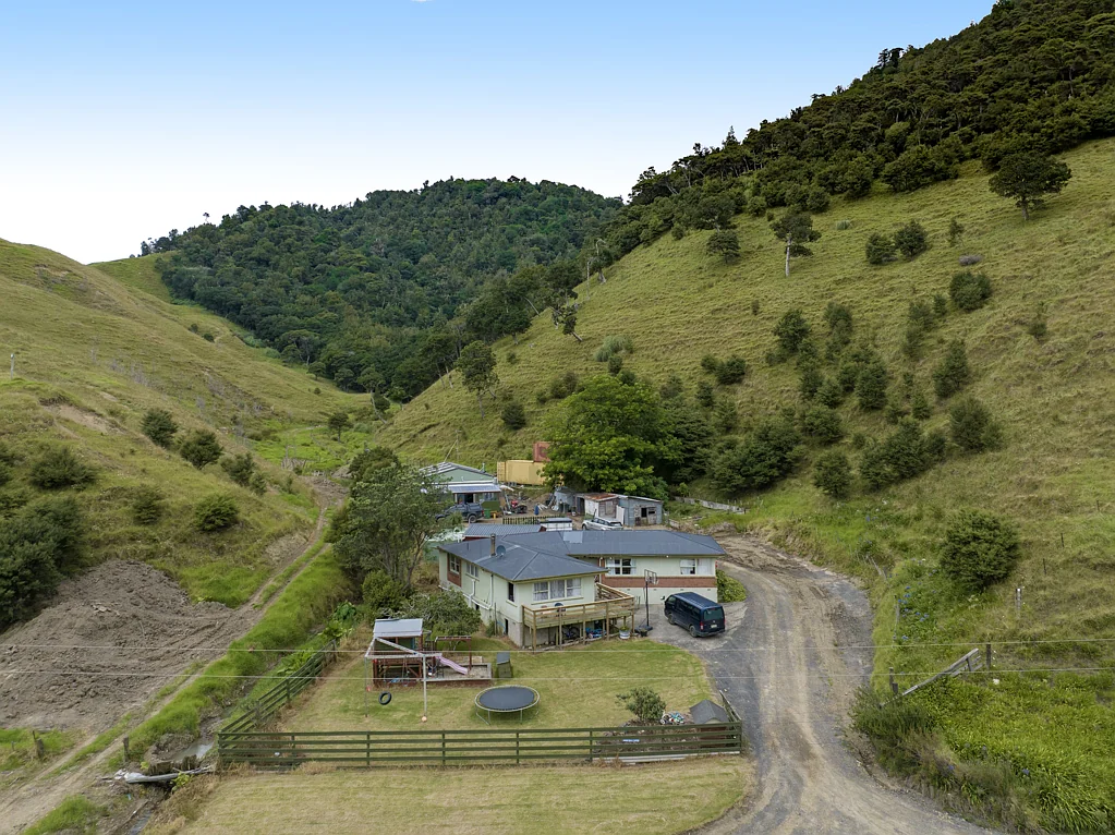 Port Waikato 4 Bedroom 17Ha of Rural Adventures to be had!!