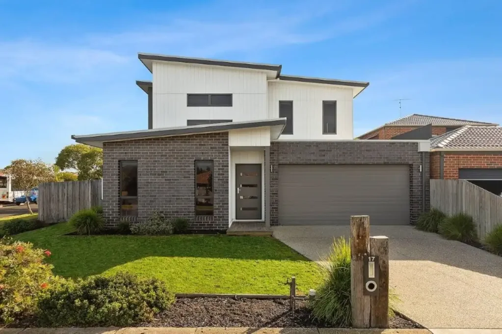 Torquay 4房  COASTAL SOPHISTICATION JUST STEPS FROM THE BEACH