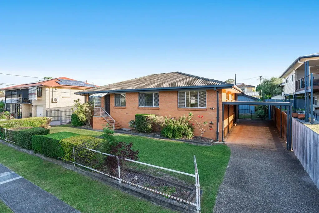 Wynnum West 4침실 Spacious Family Living on 637sqm with Entertainer’s Patio and Big Backyard