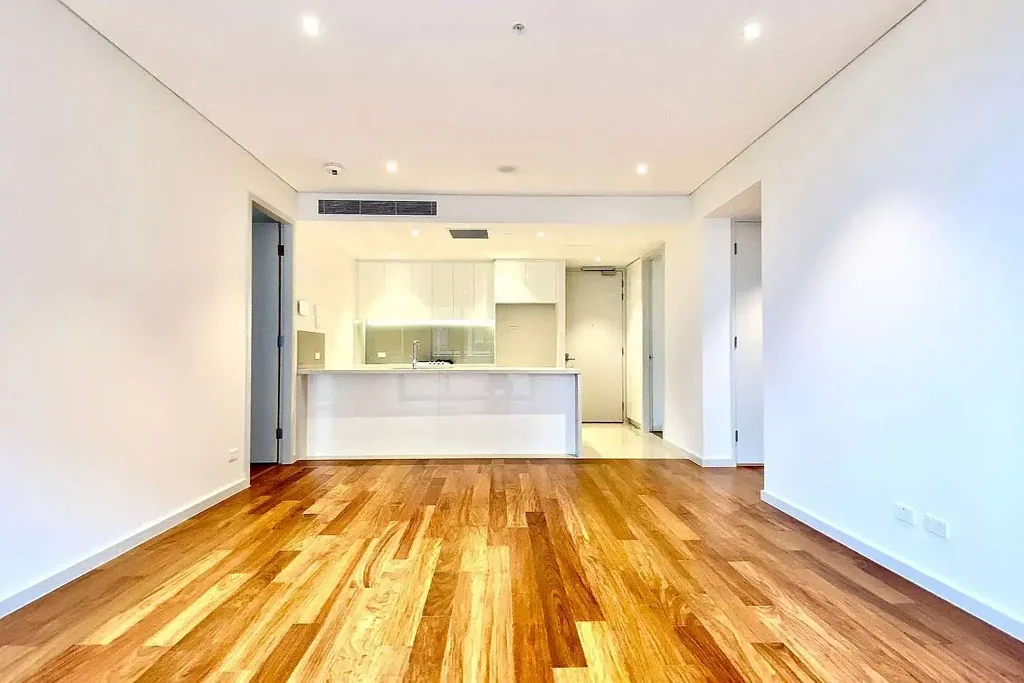 Near New 2 Bedrooms Apartment At The Heart Of Burwood