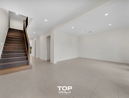 10 Gippsland Avenue, Clyde North, Traralagon , 5 habitaciones, 3 baños, House