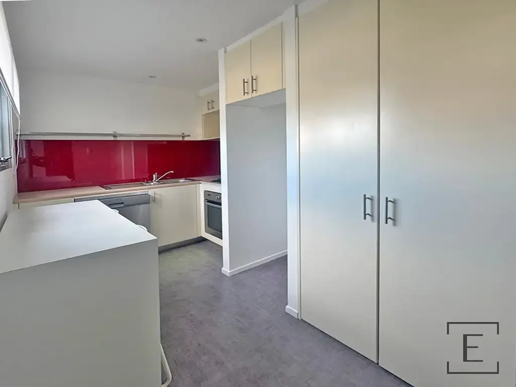 Studio Living in the heart of Newtown
