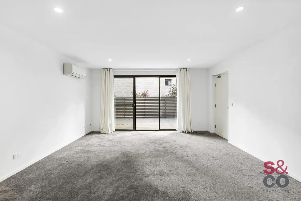 Stylish One-Bedroom Apartment with Courtyard Bliss