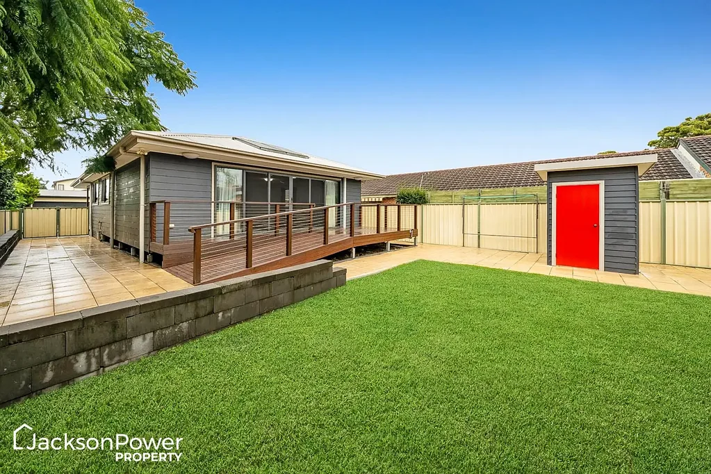 Umina Beach 3 Slaapkamer Modern, Spacious, Single-Level Home | Low-Maintenance Level Lawns & Gardens!