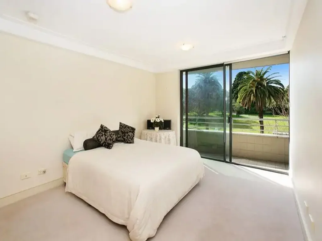 Stylish furnished two‑bedroom apartment in Bennelong