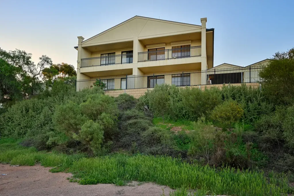 Port Augusta West 3غرفة نوم Low-Maintenance Townhouse Living with Gulf Views