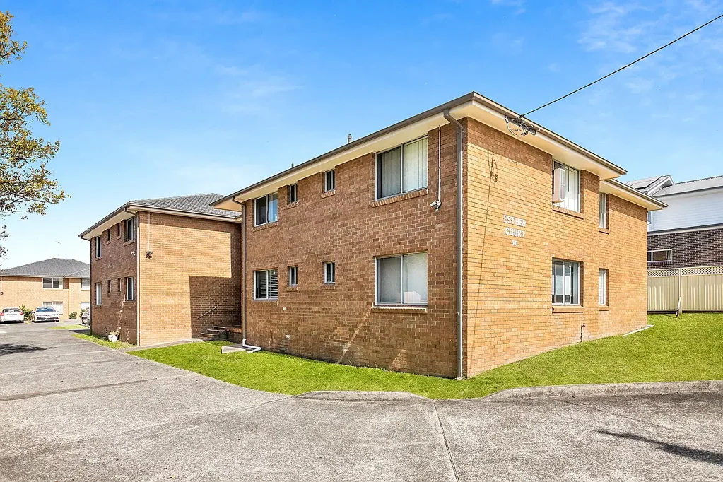 Corrimal 2房 翻新厨房新地毯 采光充足叶状景观 步行市中心学校交通 Convenient location, freshly updated, & great tenants!
