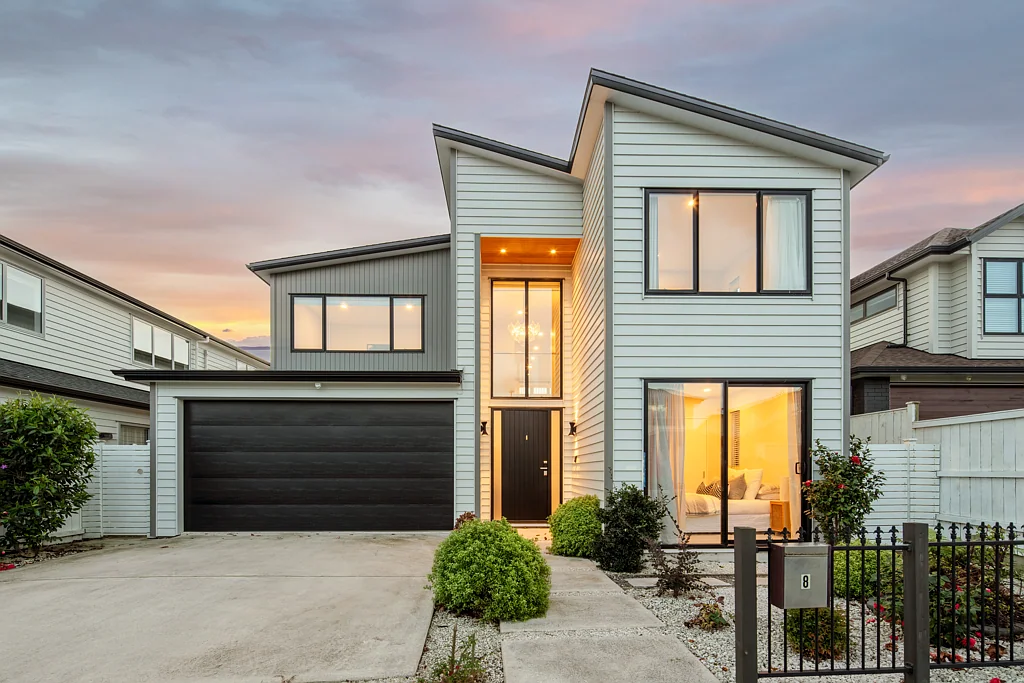 Hobsonville 5房 理想家庭住宅！双厨房+内进式双车库，优美步道与骑行道环伺，轻松通往SH20高速与渡轮，通勤无忧/生活丰富！ Architectural Family Home in Hobsonville