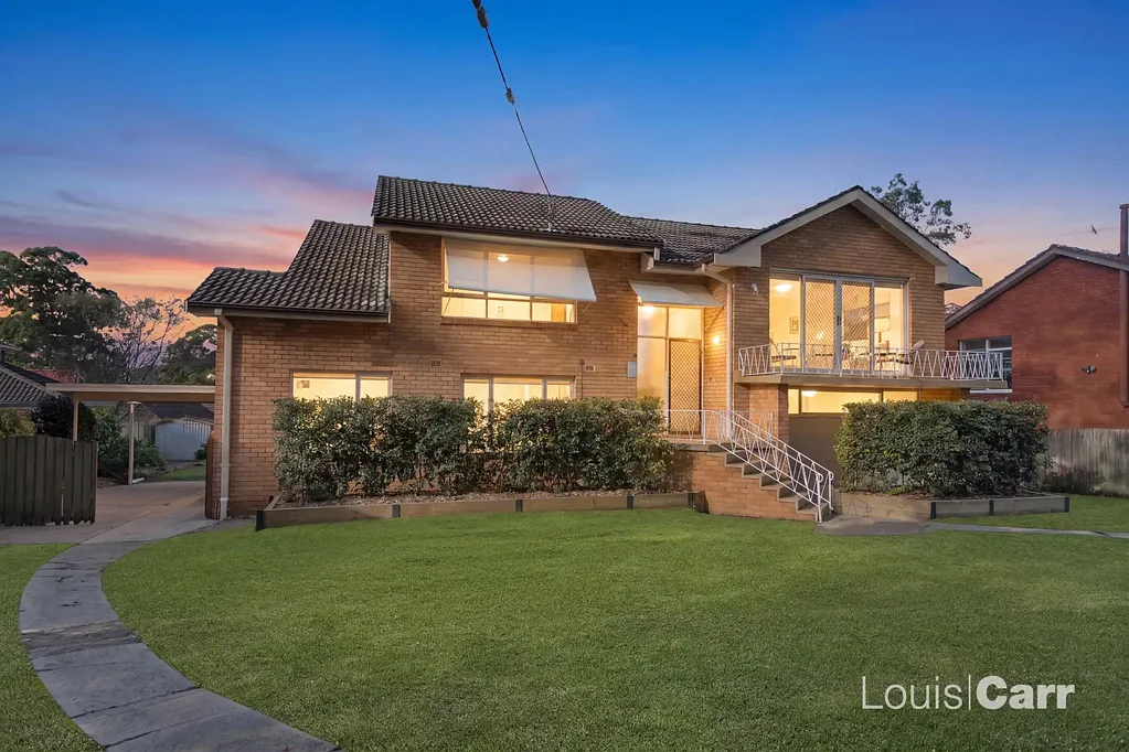 West Pennant Hills 5部屋 Generous Proportions, North-to-Rear Aspect & Outstanding Future Potential – Walk to Metro, Schools & Shops (Park on Church St for Open Homes)