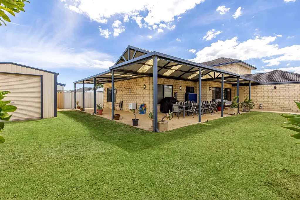 Port Kennedy 4房  A Refined Double Storey Home with a Beautiful Lakeside Outlook
