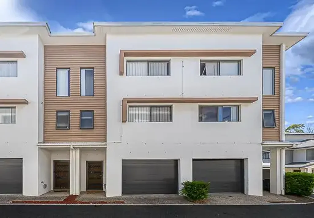 Spacious 3-Bedroom Modern Townhouse