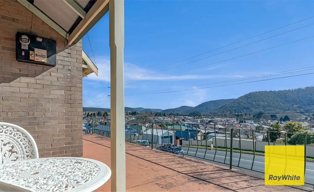 Lithgow 3房  Spacious Family Home with Stunning Mountain Views