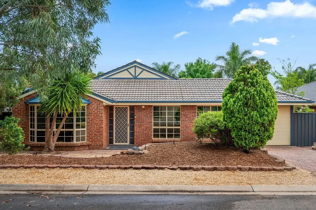 Morphett Vale 4침실 Generous Family Living in a Thriving Southern Locale