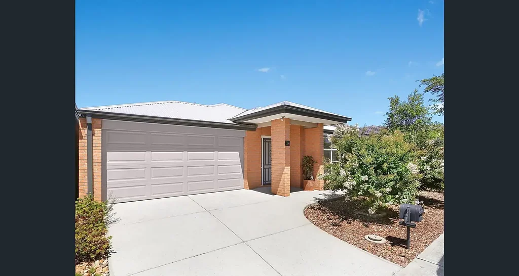 Stunning 3 Bedroom, 2 Bathroom Home with Sparkling Swimming Pool