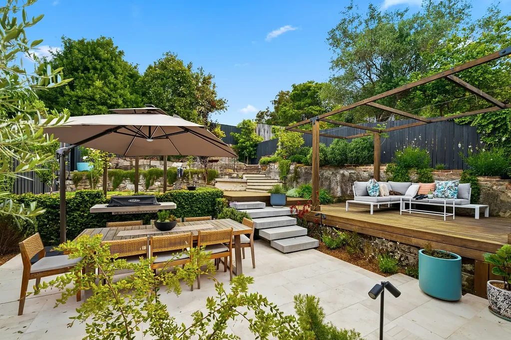 Marrickville 4房 《有家的感觉》——永恒的加州平房魅力与现代舒适感+户外绿洲相结合 "A Home with Heart" - Timeless Californian Bungalow Charm Meets Contemporary Comfort + Outdoor Oasis