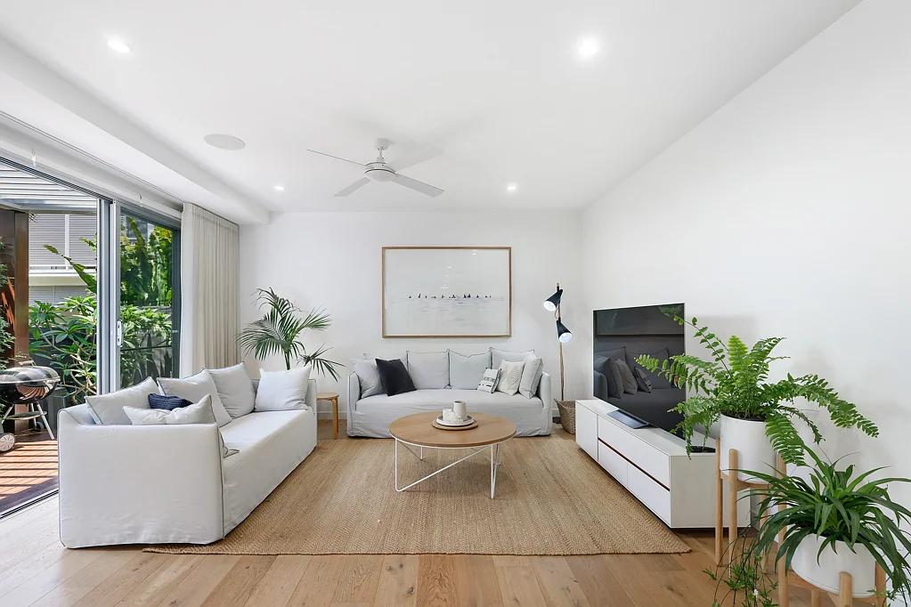 1/10 Drake Avenue, Paradise Point, QLD 4216