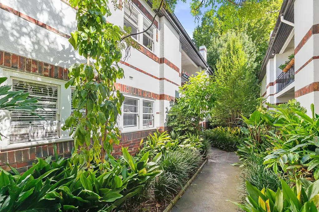 St Kilda 2ਬੈੱਡਰੂਮ Elegant Deco Charm, Stylishly Transformed