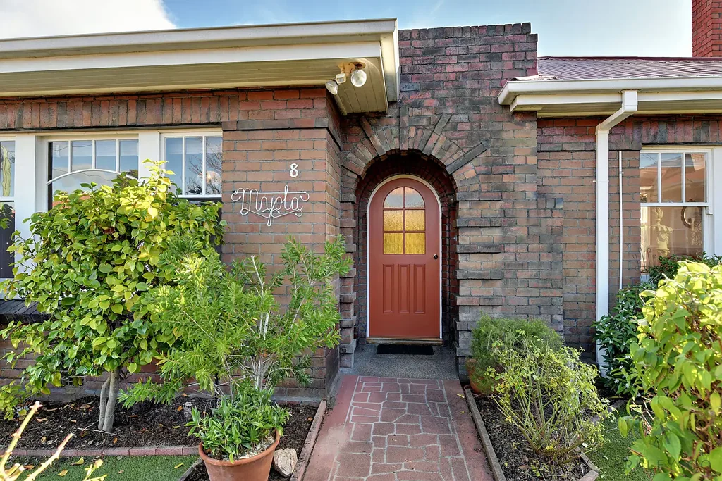 8 Flint Avenue, New Town, TAS 7008