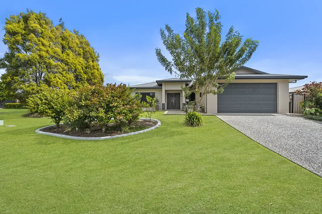 Mareeba 4침실 MODERN 4 BEDROOM, 2 BATHROOM FAMILY HOME IN AMAROO WITH 6MX6M SHED!