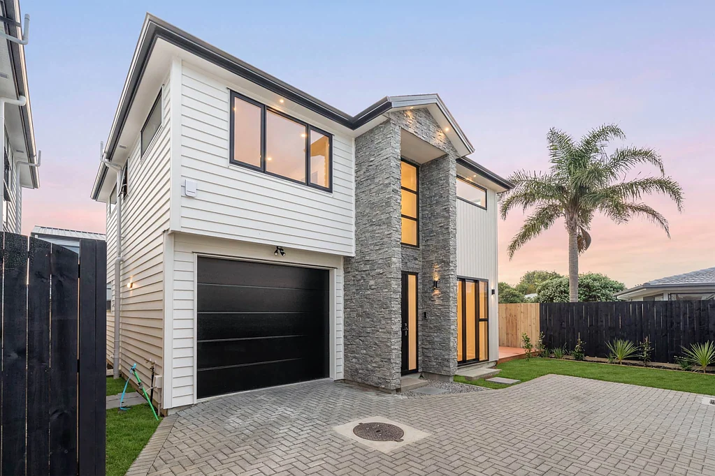 Weymouth 5 Bedroom Brand-New Coastal Luxury – 5 Bedrooms, 3 Bathrooms