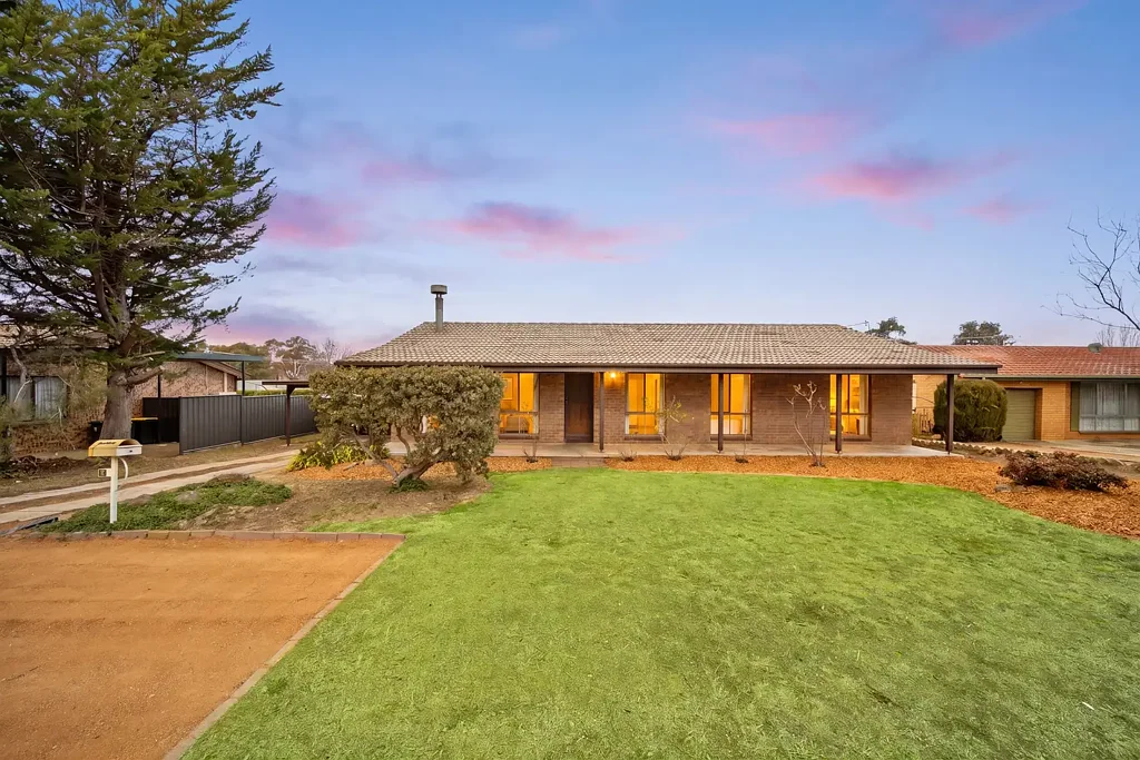 24 Watkins Street, Wanniassa, ACT 2903