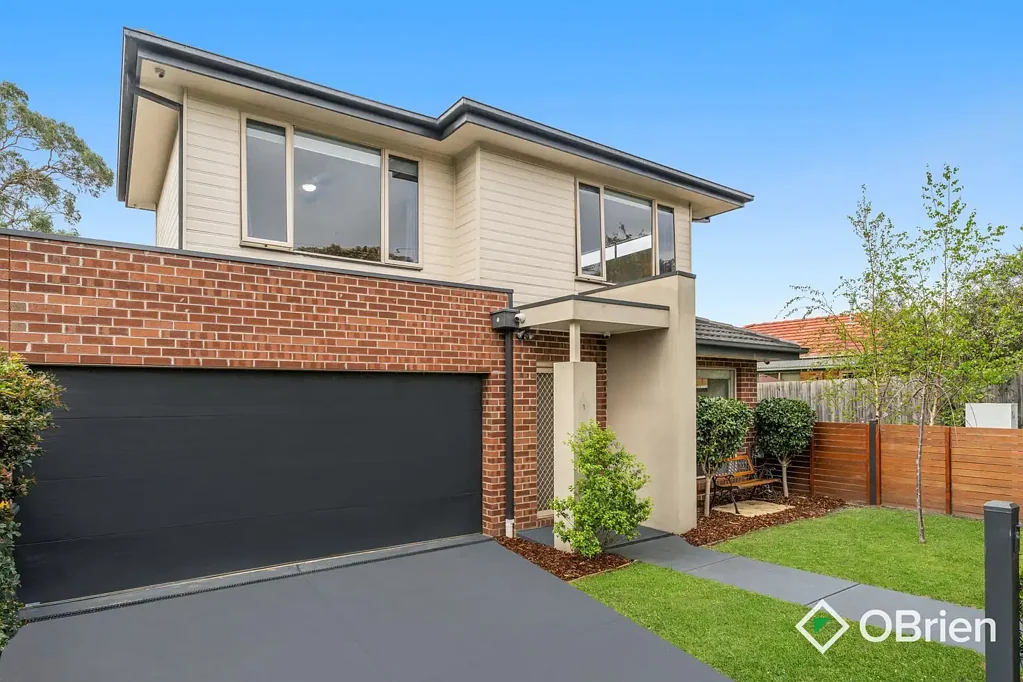 Frankston 3Phòng ngủ Low-Maintenance Townhouse in Frankston High School Zone and Overport Primary School Zone
