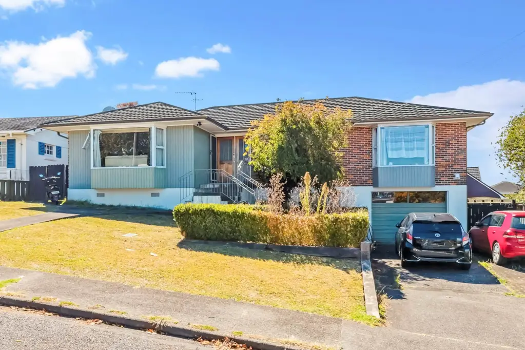 Mount Roskill 5Zimmer Large Family Home On a 680m² site - Options Galore