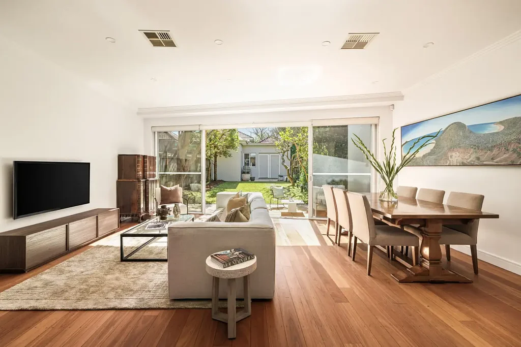 Randwick 4ห้องนอน Renovated Wide Fronted Family Home With Sunny North-To-Rear Aspect