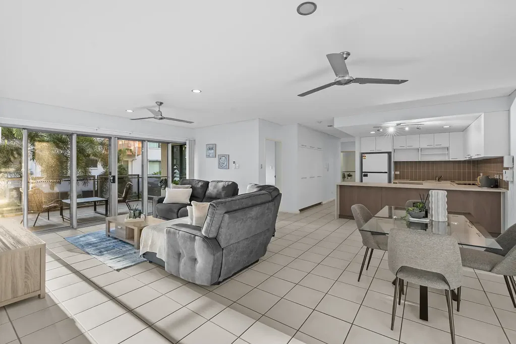 NEWLY FURNISHED BAYVIEW APARTMENT - RESORT-STYLE LIVING