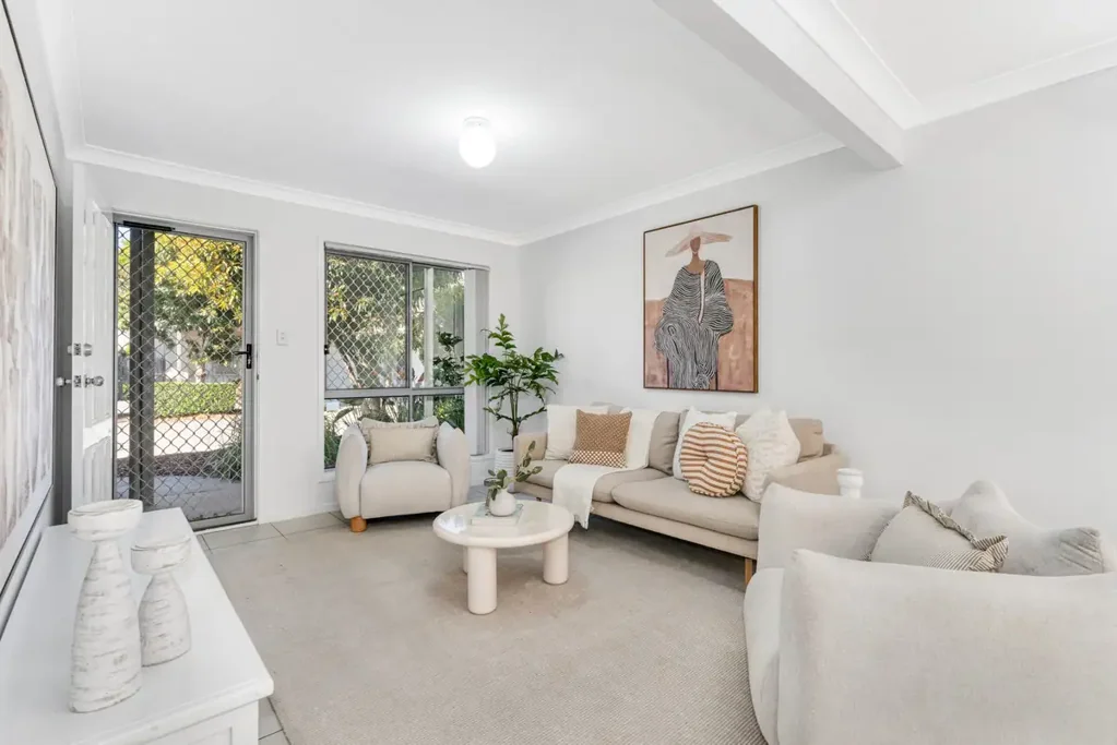 Bridgeman Downs 3બેડરૂમ Private, Stylish Townhome in Convenient Bridgeman Downs Position